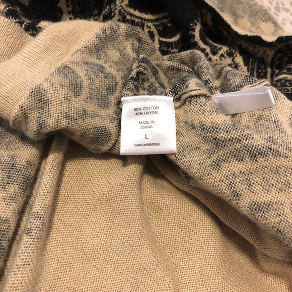 1[New York and Company] Black and Tan print blouse - Picture 5 of 5